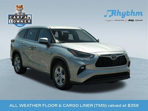Used 2023 Toyota Highlander LE FWD image 1