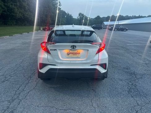 Used 2020 Toyota C-HR XLE FWD image 4