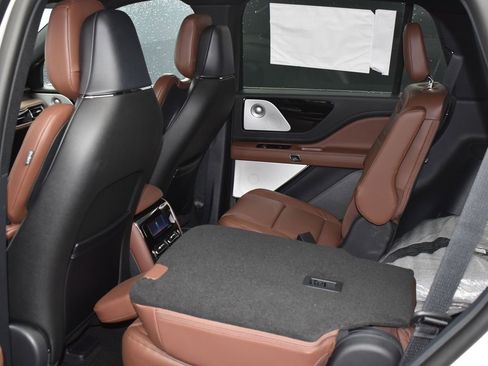 New 2025 Lincoln Aviator Reserve w/ Equipment Group 201A image 11