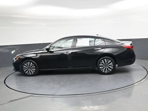 Used 2024 Nissan Altima 2.5 SV FWD image 10