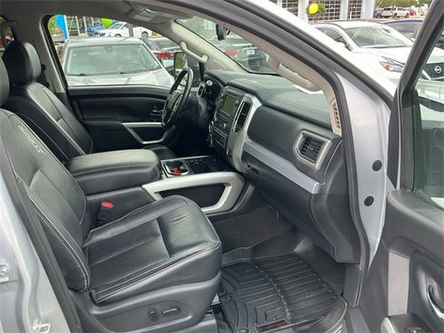Used 2019 Nissan Titan PRO-4X w/ Pro-4x Convenience Package image 27