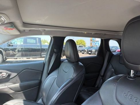 Used 2019 Jeep Cherokee Limited AWD/4WD image 6
