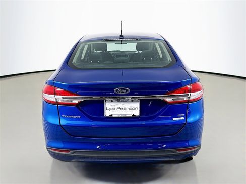 Used 2017 Ford Fusion SE w/ Fusion SE Technology Package image 10