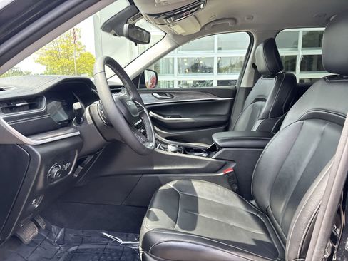 Used 2023 Jeep Grand Cherokee Limited AWD/4WD image 8