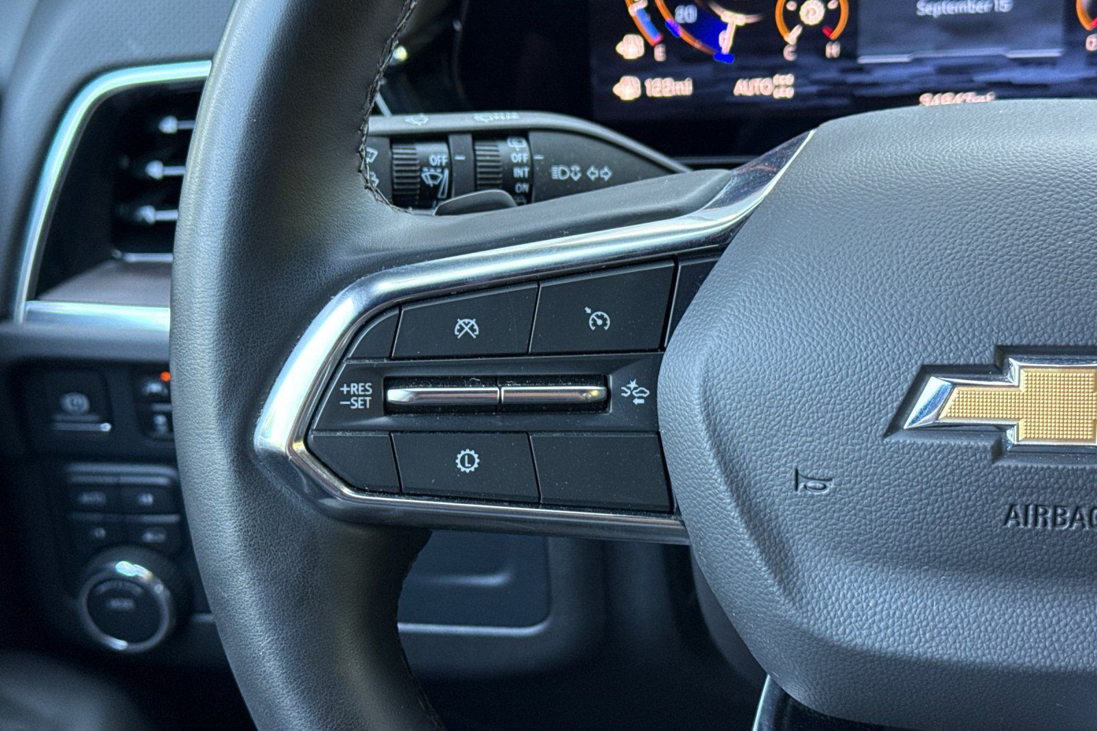 Used 2025 Chevrolet Tahoe Premier AWD/4WD image 30