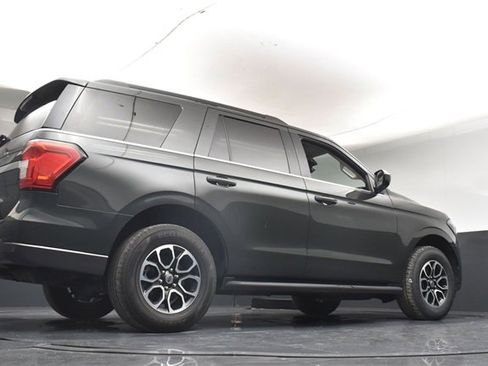 Used 2022 Ford Expedition XLT image 37