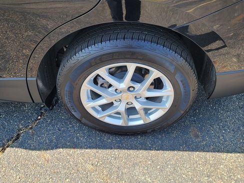 Used 2023 Chevrolet Equinox LT w/ Driver Convenience Package image 8