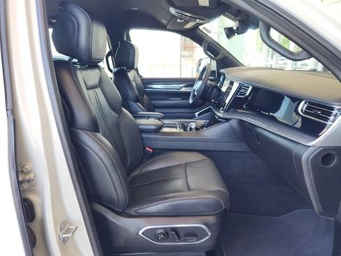 Used 2022 Jeep Wagoneer Series III AWD/4WD image 29