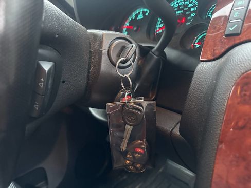 Used 2013 Chevrolet Tahoe LTZ image 11