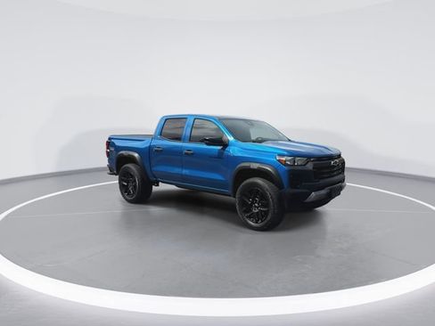 Used 2023 Chevrolet Colorado Trail Boss w/ Technology Package AWD/4WD image 2
