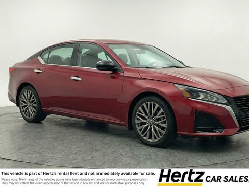 Used 2025 Nissan Altima 2.5 SV image 1