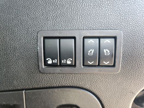 Used 2017 GMC Yukon SLT image 27