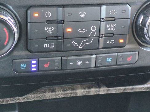 Used 2018 Ford F250 Lariat w/ Chrome Package image 27