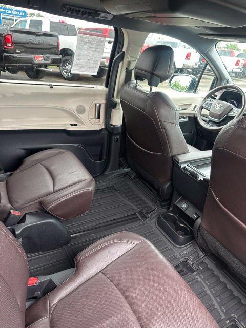 Used 2021 Toyota Sienna Platinum AWD/4WD image 22