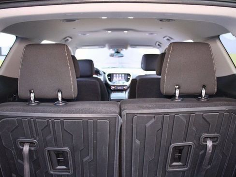 Used 2023 GMC Acadia SLE image 16