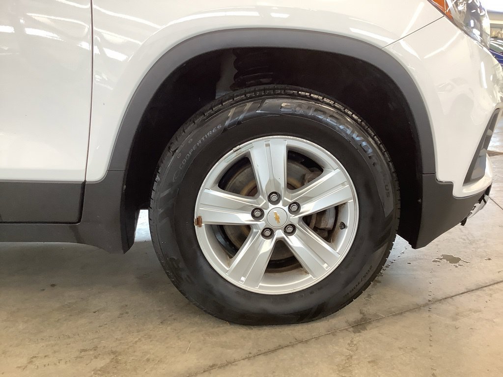 Used 2019 Chevrolet Trax LT w/ LT Convenience Package AWD/4WD image 22