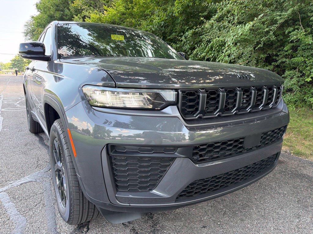 New 2026 Jeep Grand Cherokee Altitude AWD/4WD image 47