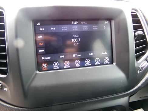 Used 2020 Jeep Compass Latitude w/ Cold Weather Group AWD/4WD image 18