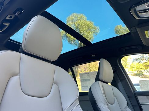 New 2026 Volvo XC90 B6 Plus image 15