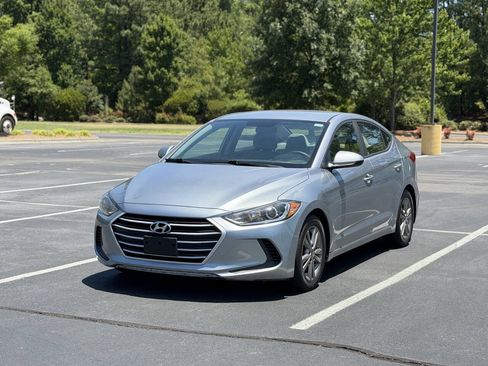 Used 2017 Hyundai Elantra SE FWD image 3
