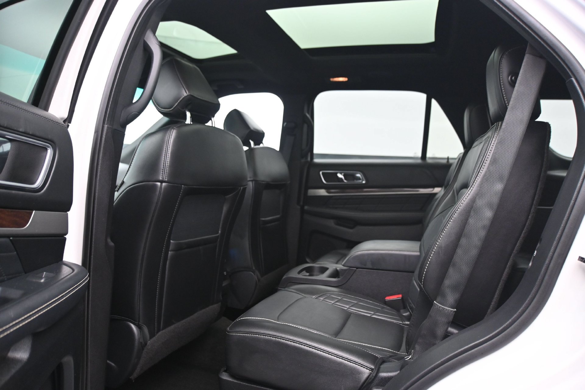 Used 2017 Ford Explorer Platinum AWD/4WD image 18