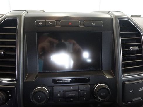 Used 2022 Ford F350 XLT w/ XLT Premium Package AWD/4WD image 13