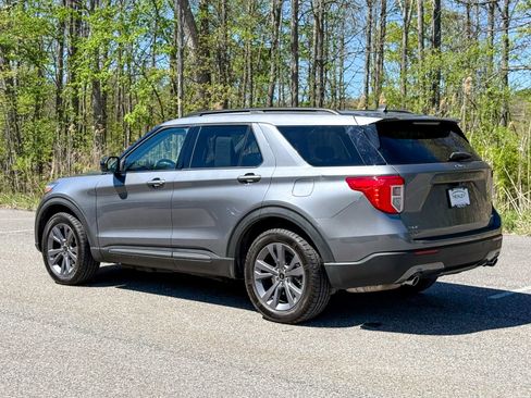 Certified 2022 Ford Explorer XLT w/ Equipment Group 202A AWD/4WD image 4