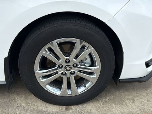 Used 2023 Toyota Sienna XSE w/ XSE Plus Package image 10