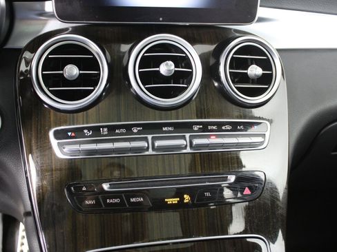Used 2018 Mercedes-Benz GLC 300 GLC 300 image 25