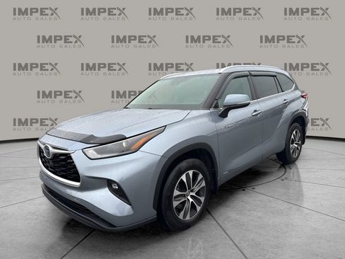 Used 2021 Toyota Highlander XLE image 1