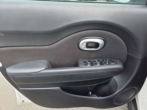 Used 2019 Kia Soul + image 8