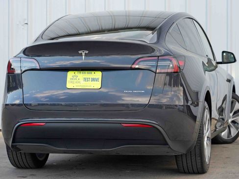 Used 2024 Tesla Model Y Long Range AWD/4WD image 5