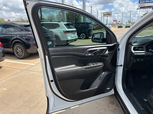 Used 2023 GMC Acadia SLT image 9