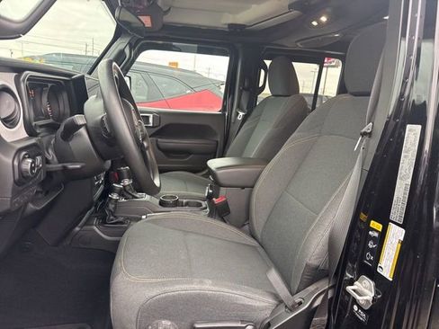 Used 2025 Jeep Gladiator Sport image 6