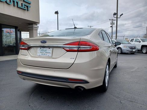 Used 2018 Ford Fusion SE w/ Fusion SE Technology Package image 10