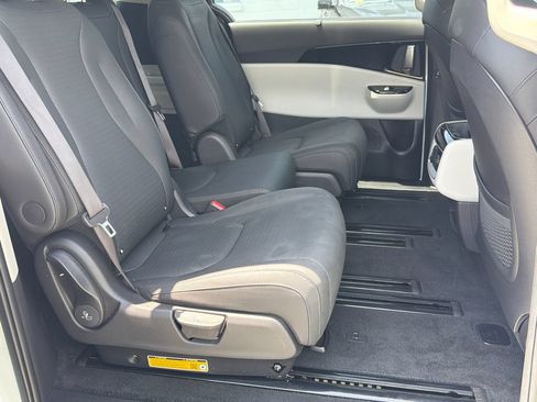Certified 2024 Kia Carnival SX Prestige FWD image 16