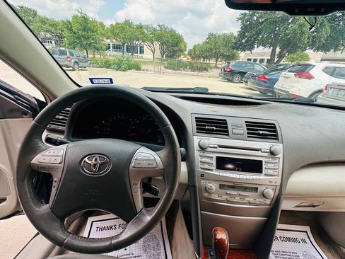 Used 2011 Toyota Camry XLE w/ XLE Extra-Value Pkg #2 FWD image 16
