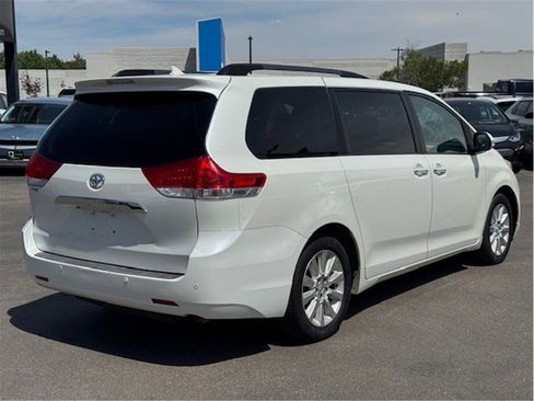 Used 2014 Toyota Sienna Limited w/ Limited Premium Package AWD/4WD image 3