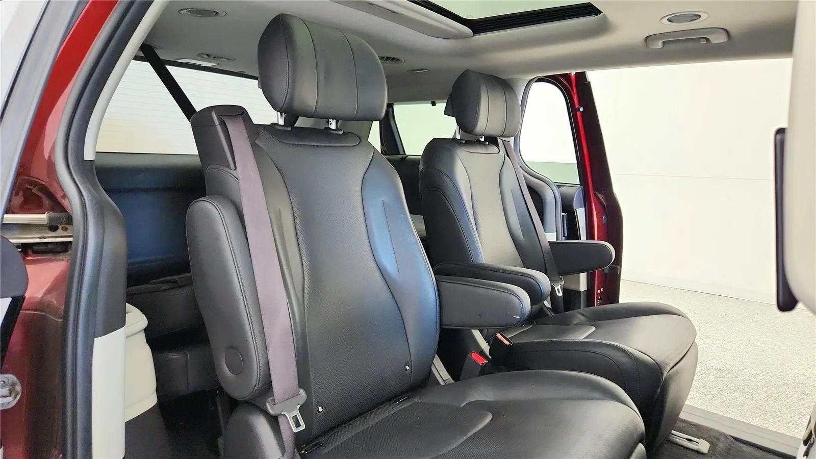 Used 2022 Kia Carnival SX Prestige FWD image 34