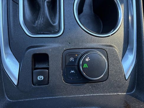 Used 2023 Chevrolet Traverse Premier image 49