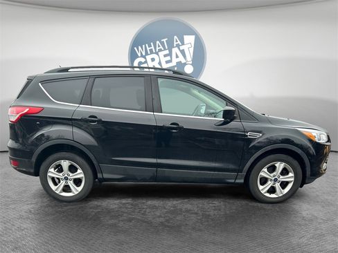 Used 2016 Ford Escape SE w/ Equipment Group 201A image 2