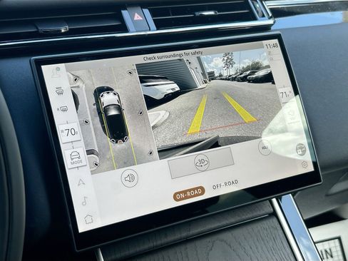 New 2026 Land Rover Range Rover Velar Dynamic SE image 23