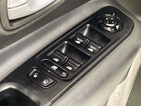 Used 2023 Jeep Renegade Latitude AWD/4WD image 20