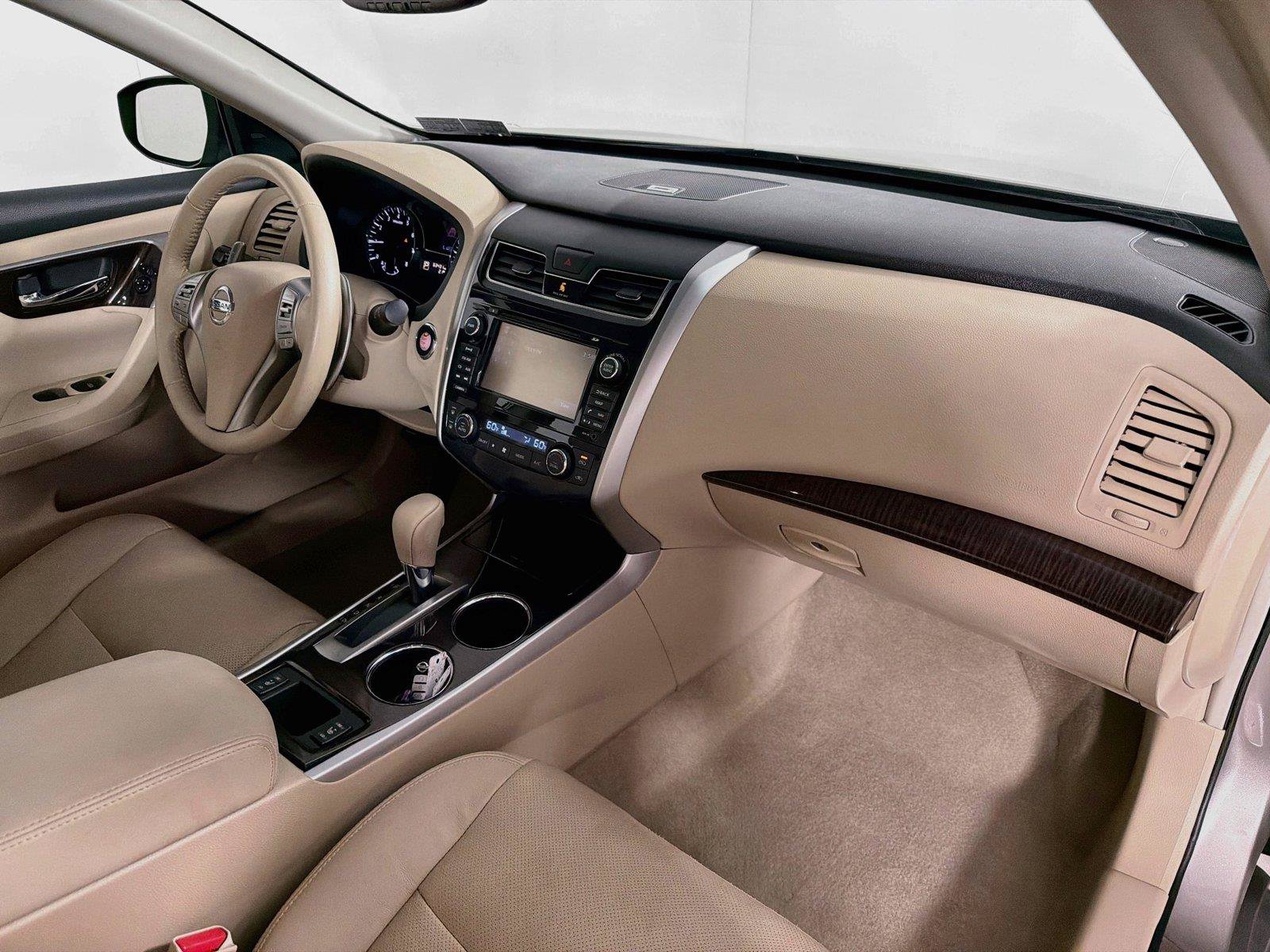 Used 2013 Nissan Altima 3.5 SL w/ Technology Pkg FWD image 32