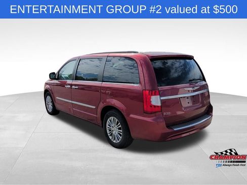 Used 2013 Chrysler Town & Country Touring-L w/ Entertainment Group #2 FWD image 3