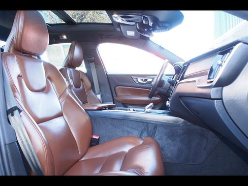 Used 2022 Volvo S60 B5 Inscription w/ Advanced Package image 11