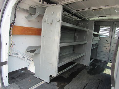 Used 2016 Chevrolet Express 2500 RWD image 21
