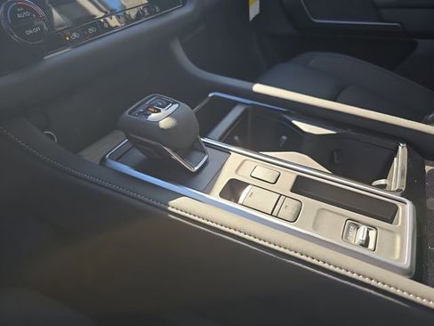 New 2025 Nissan Pathfinder SL image 31