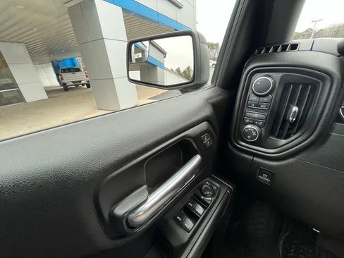 Used 2022 Chevrolet Silverado 1500 Custom image 18