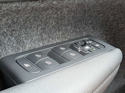 Certified 2023 Volvo XC40 B4 Plus w/ Protection Package Premier FWD image 31